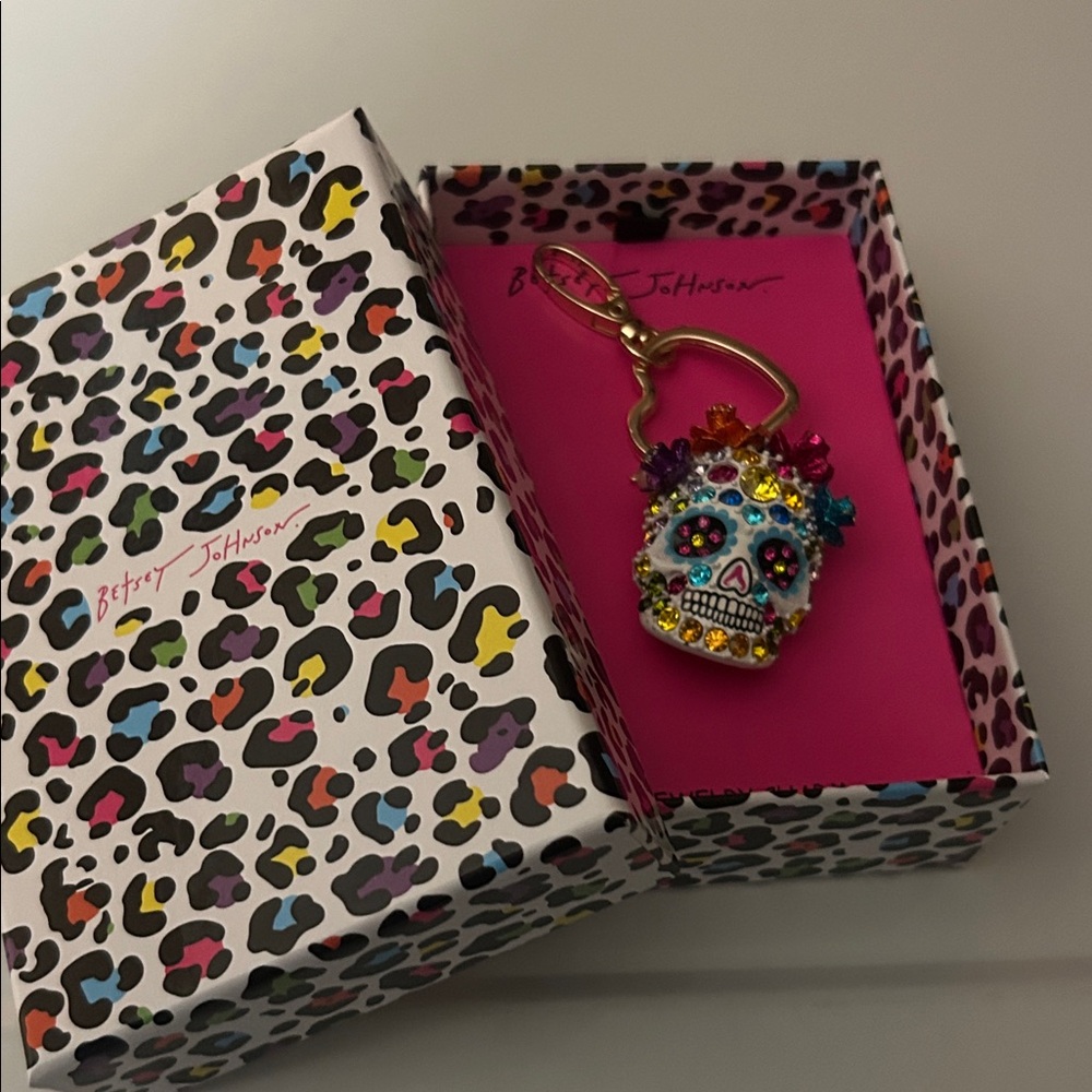 Betsey Johnson White Multicolor Jeweled Sugar Skull Key Charm - Picture 2 of 2